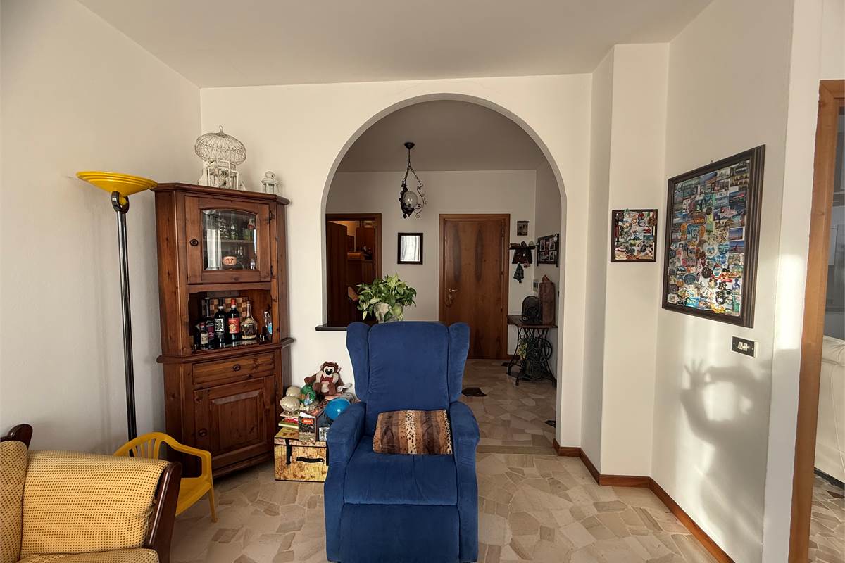 APPARTAMENTO LUMINOSO E PANORAMICO IN PICCOLA PALAZZINA 