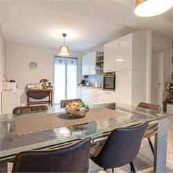 Cantù trilocale moderno con terrazzi e aarredo compreso