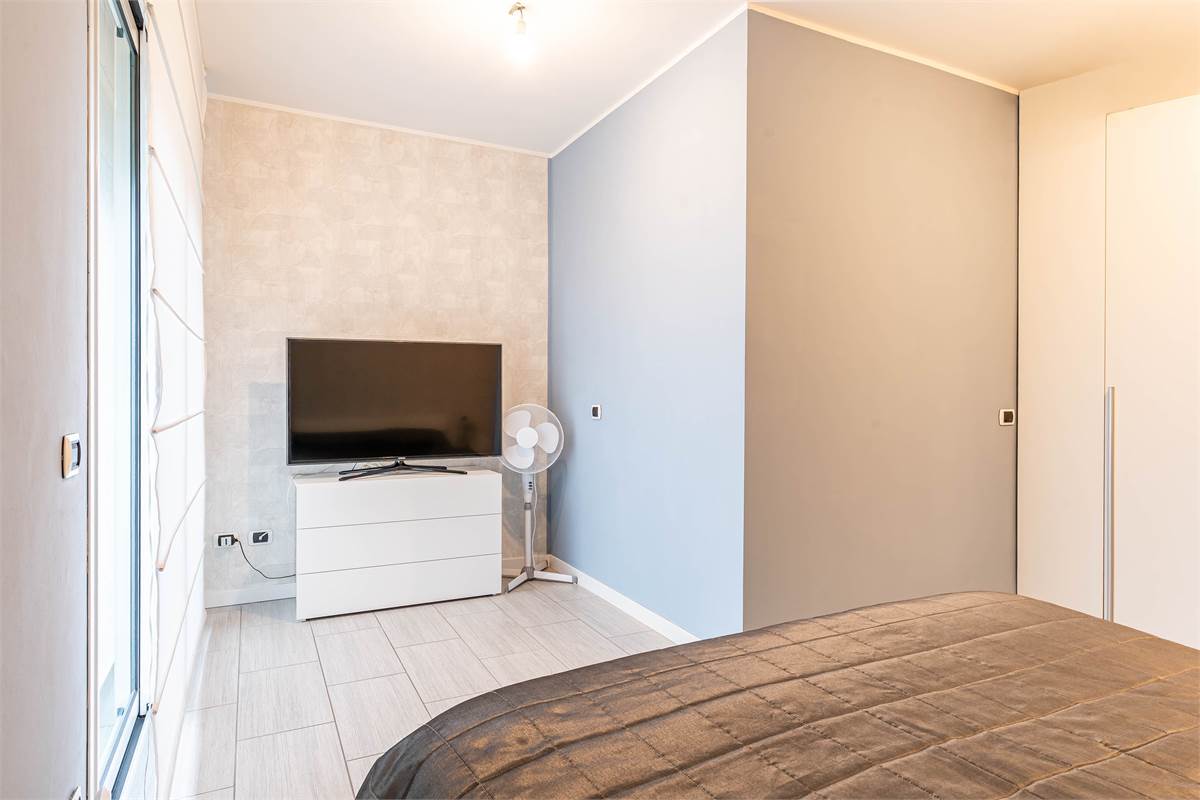 Cantù trilocale moderno con terrazzi e aarredo compreso