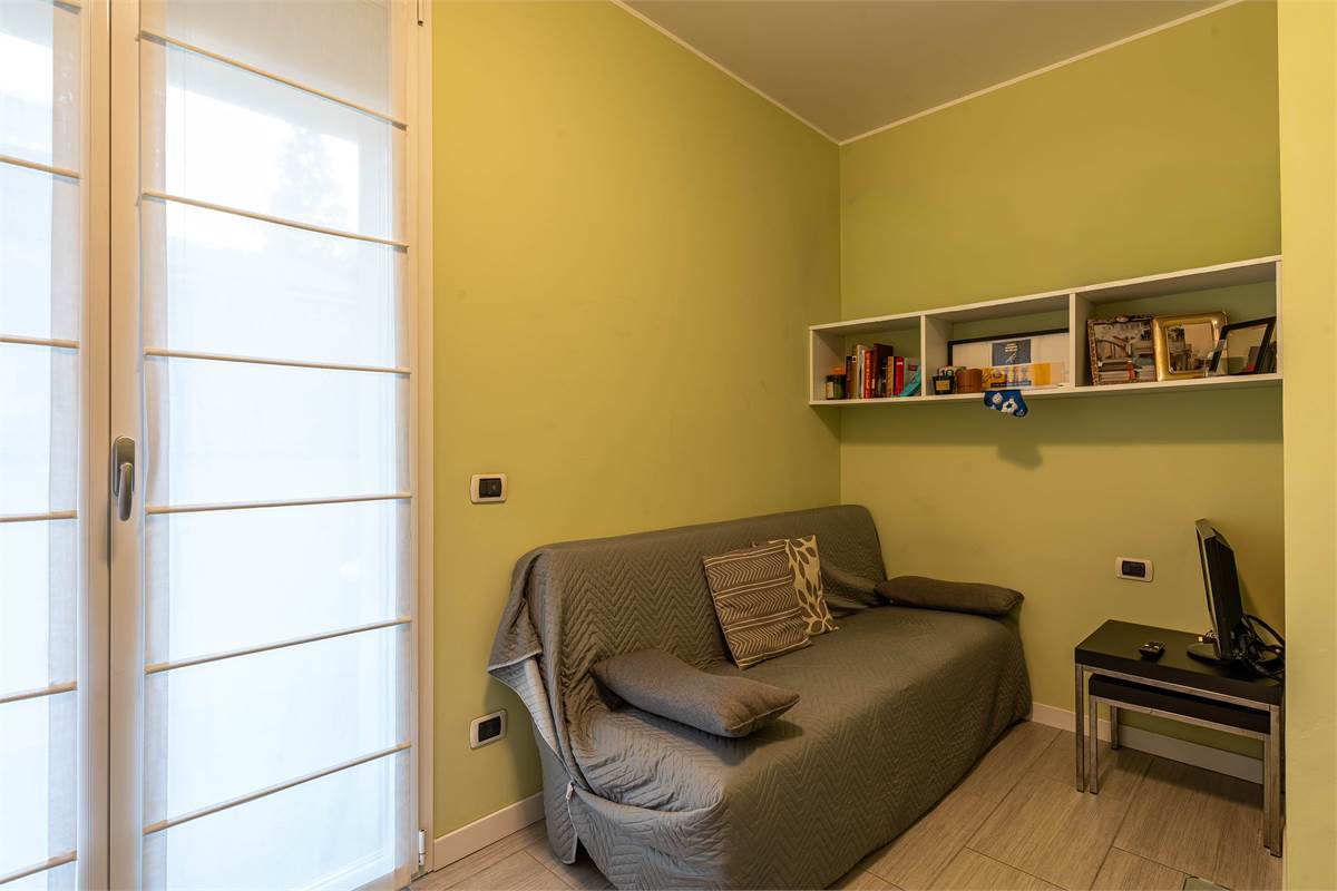 Cantù trilocale moderno con terrazzi e aarredo compreso