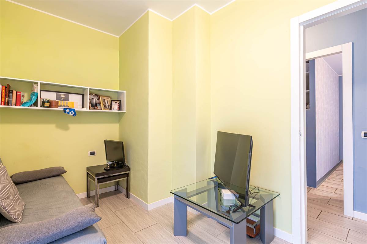 Cantù trilocale moderno con terrazzi e aarredo compreso