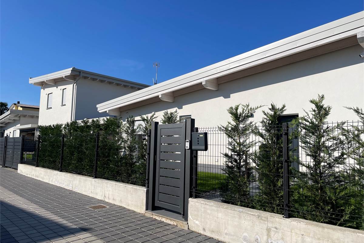 Cantù ULTIMA VILLA DI TESTA IN COSTRUZIONE
