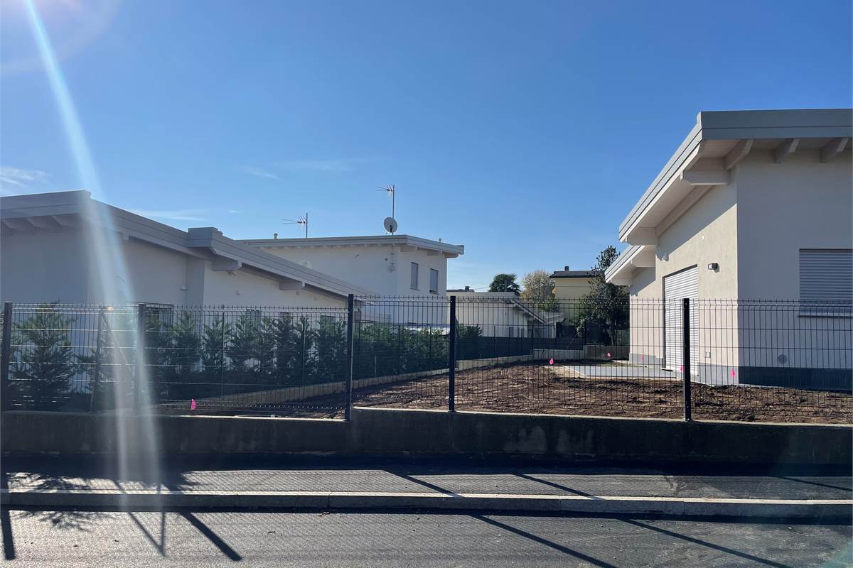 Cantù ULTIMA VILLA DI TESTA IN COSTRUZIONE