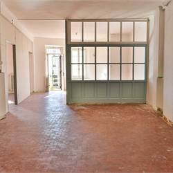 Cantù – Centro  Soluzione con giardino privato trasformabile in abitazione