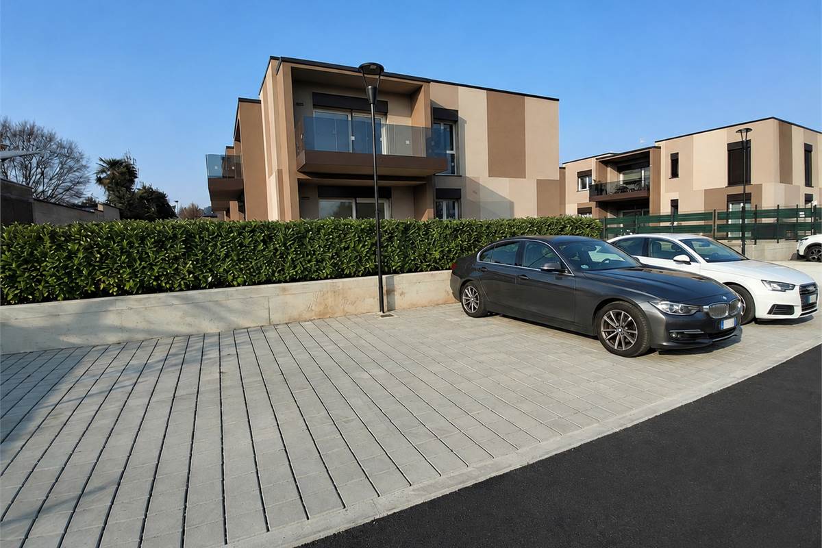 ROVELLASCA NUOVO QUADRILOCALE CON TERRAZZO