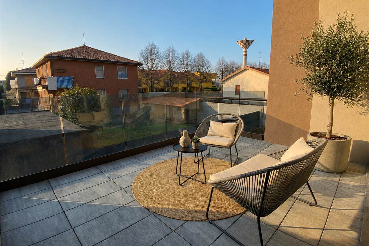 ROVELLASCA NUOVO QUADRILOCALE CON TERRAZZO