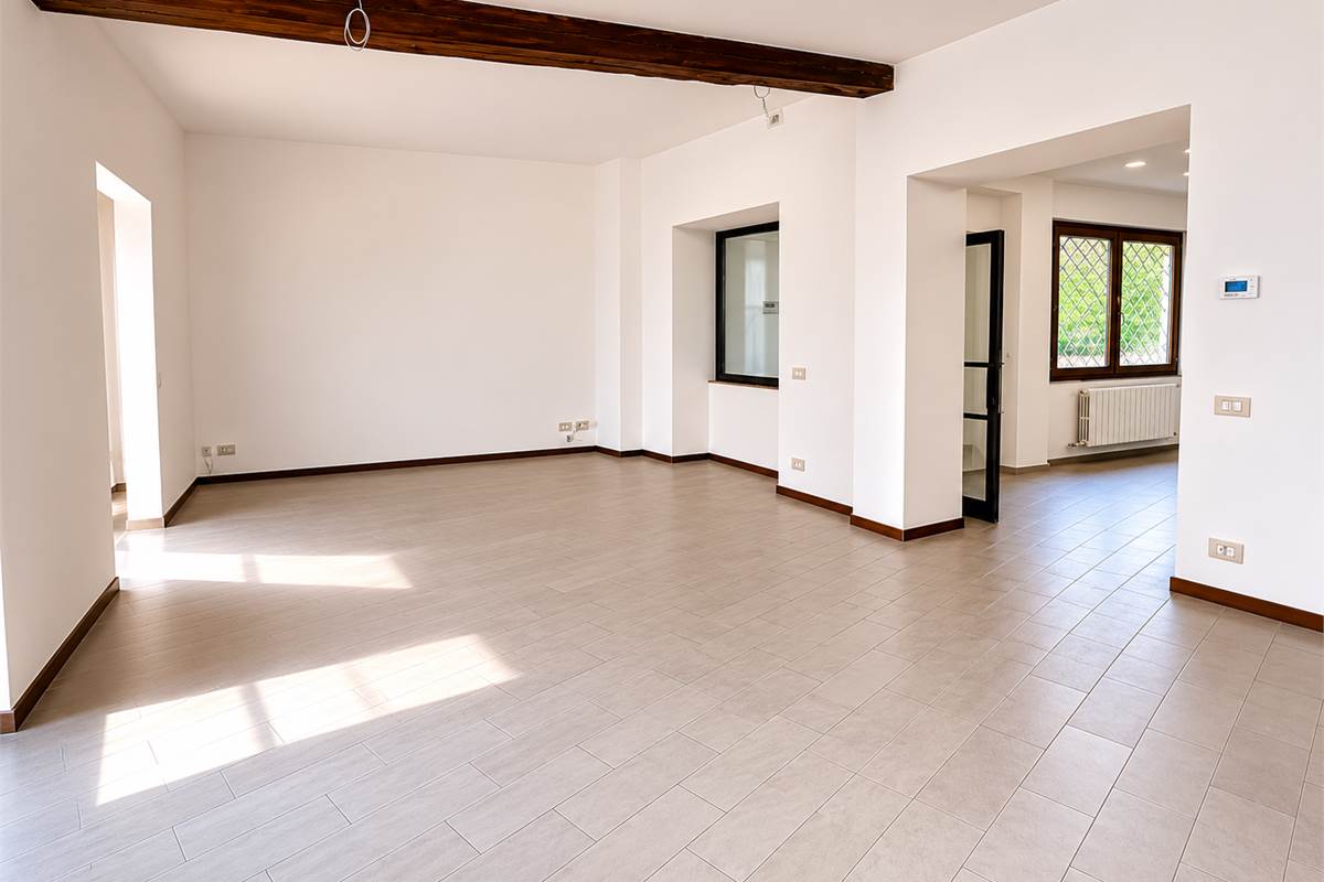 CANTU' CENTRO AMPIO UFFICIO /APPARTAMENTO