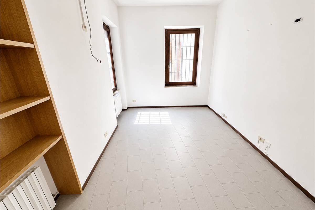 CANTU' CENTRO AMPIO UFFICIO /APPARTAMENTO