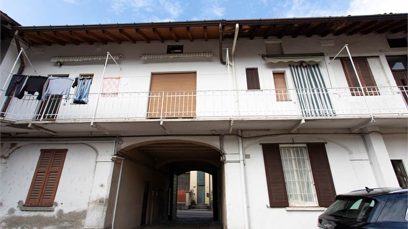 Cremnago di Inverigo porzione in corte con abitazione negozio e ripostiglio