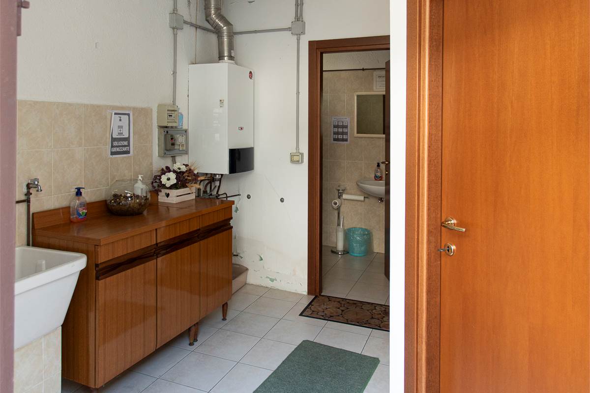 Cremnago di Inverigo porzione in corte con abitazione negozio e ripostiglio