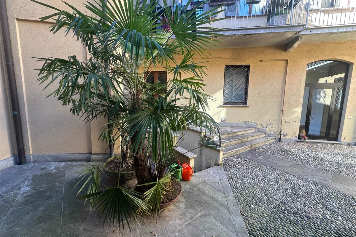 CANTU' CENTRO AMPIO UFFICIO /APPARTAMENTO