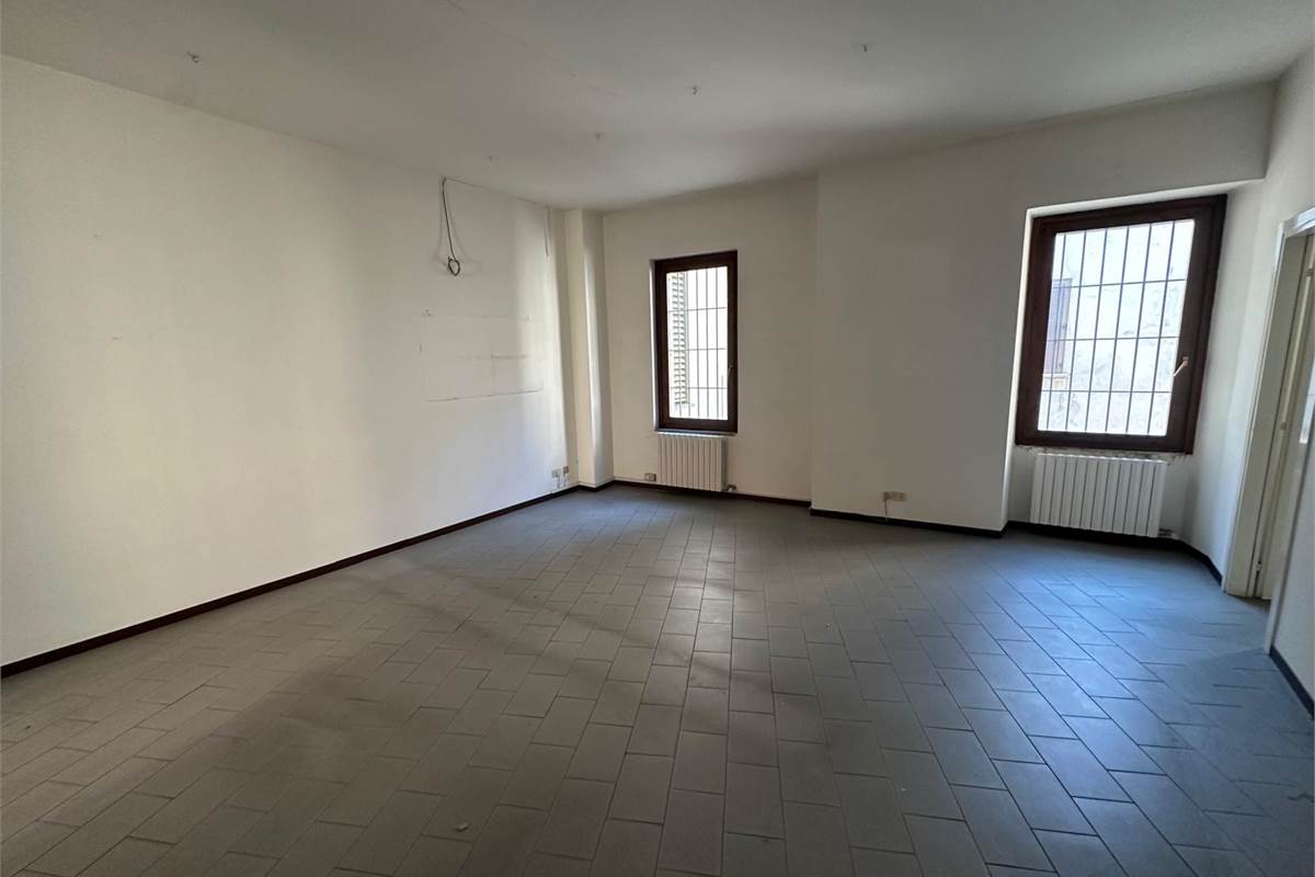 CANTU' CENTRO AMPIO UFFICIO /APPARTAMENTO