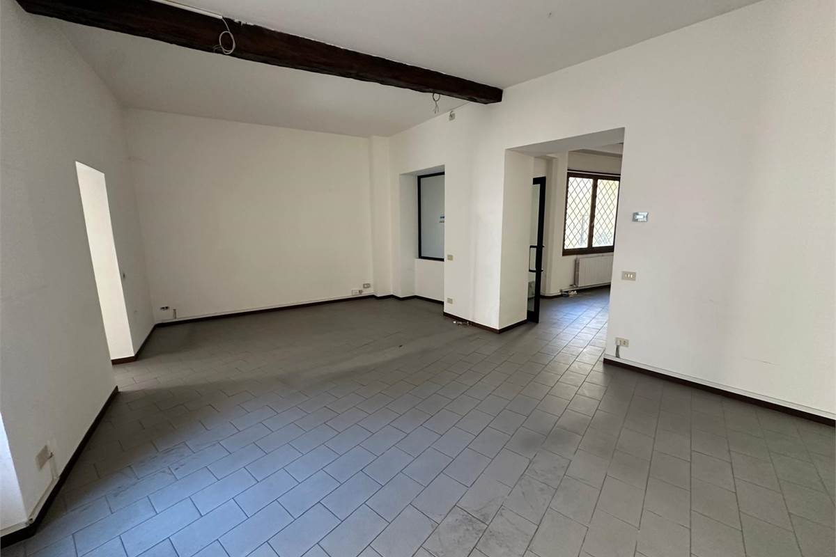 CANTU' CENTRO AMPIO UFFICIO /APPARTAMENTO