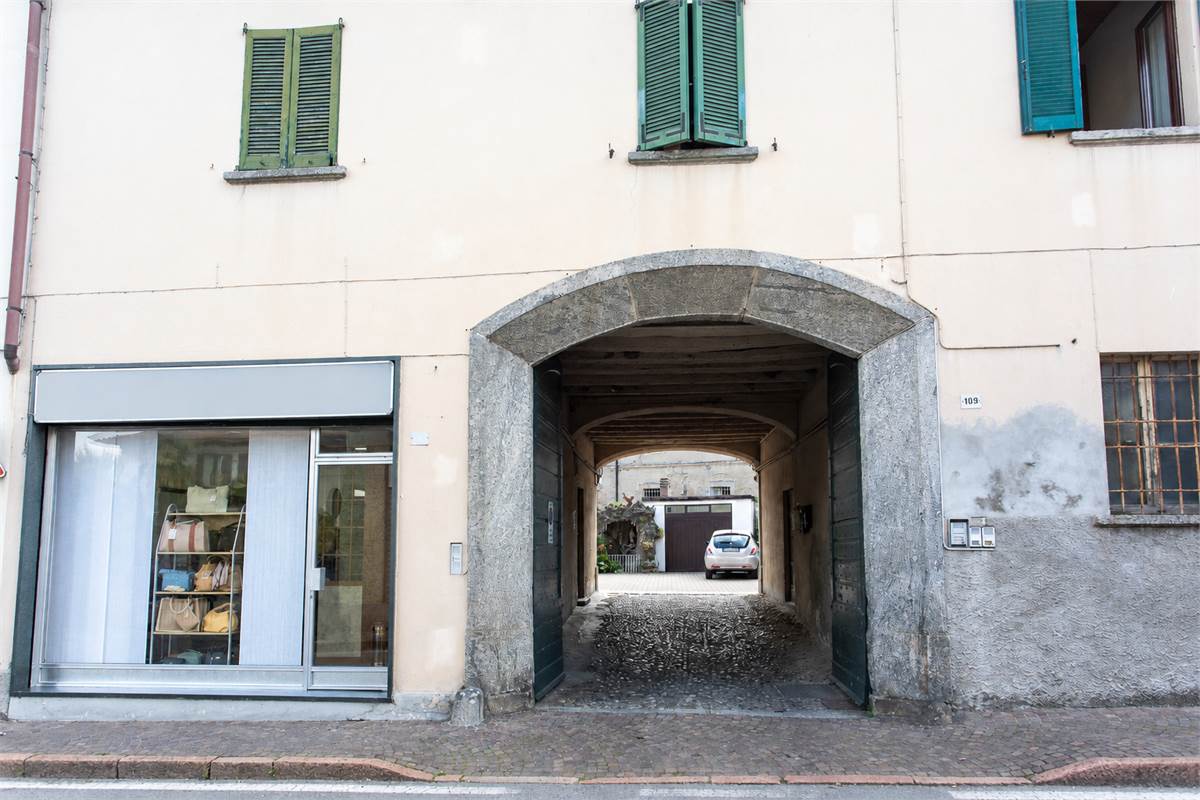 Cremnago di Inverigo porzione in corte con abitazione negozio e ripostiglio