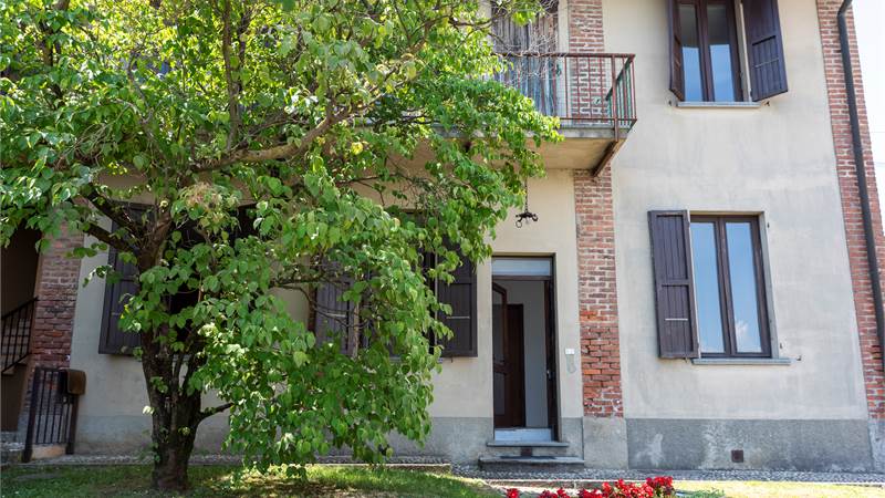 CANTU' ZONA GALLIANO - PORZIONE DI CASA CON INGRESSO INDIPENDENTE – ZERO SPESE CONDOMINIALI  