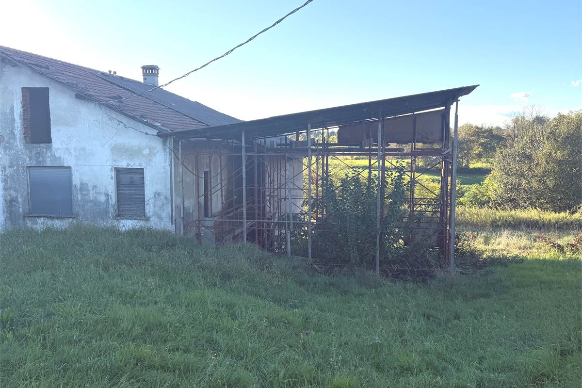 CANTU' RUSTICO CON AMPIO TERRENO PANORAMICO