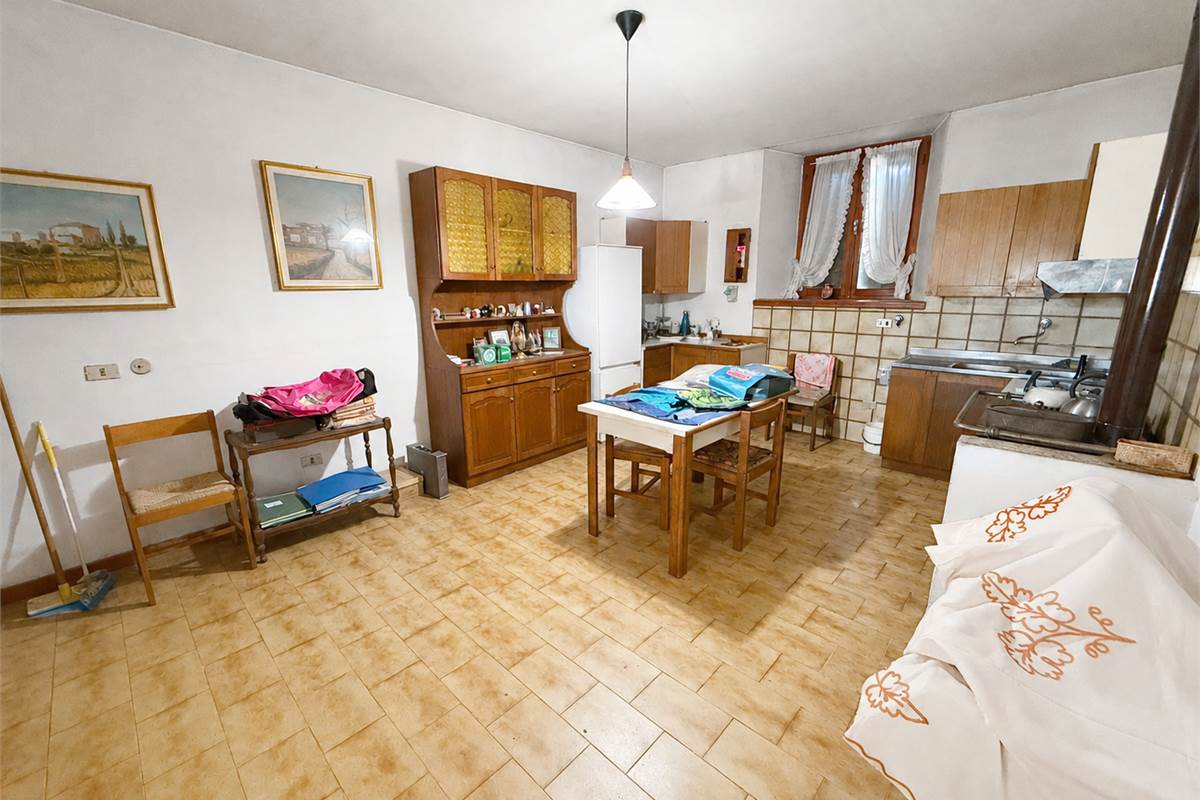 Capiago Intimiano zona verde - Cascina Pelada RUSTICO E TERRENO