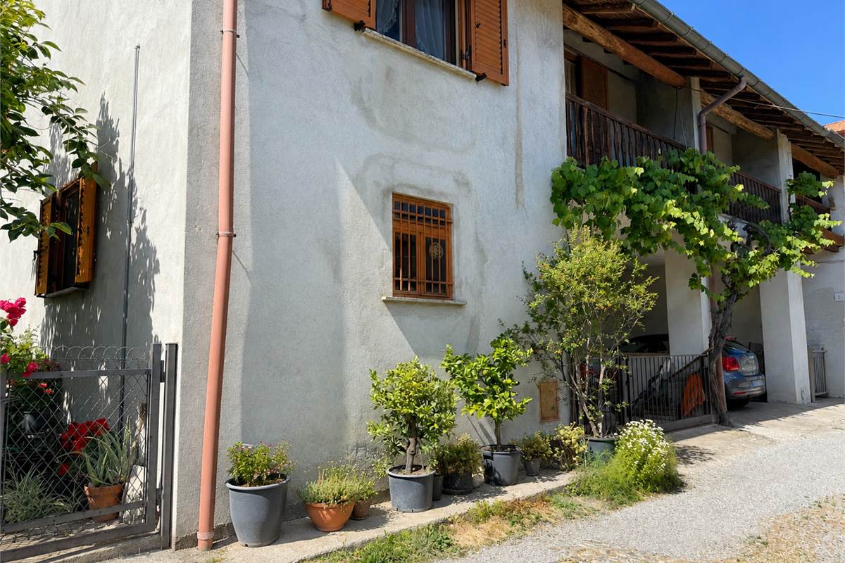 Capiago Intimiano zona verde - Cascina Pelada RUSTICO E TERRENO