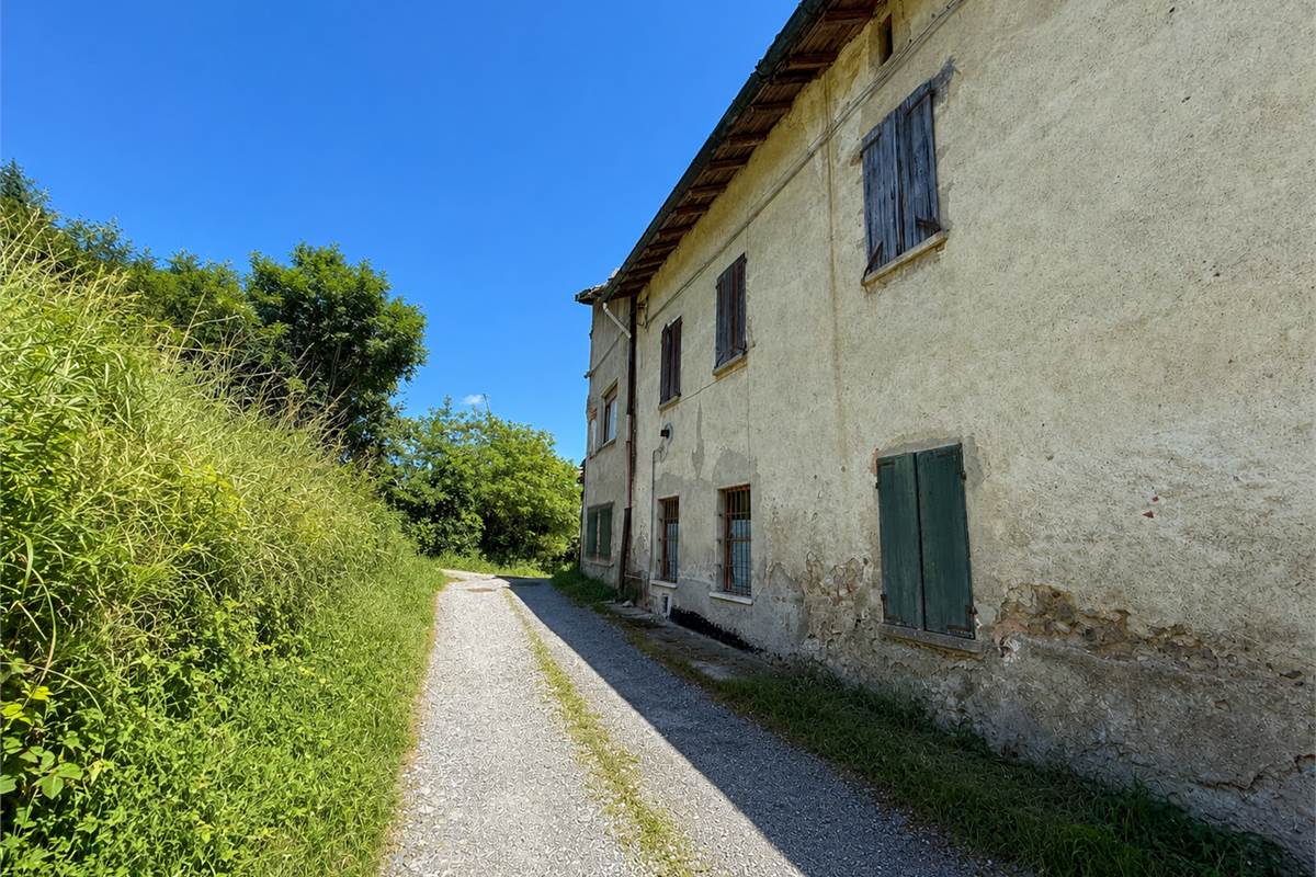 Capiago Intimiano zona verde - Cascina Pelada RUSTICO E TERRENO