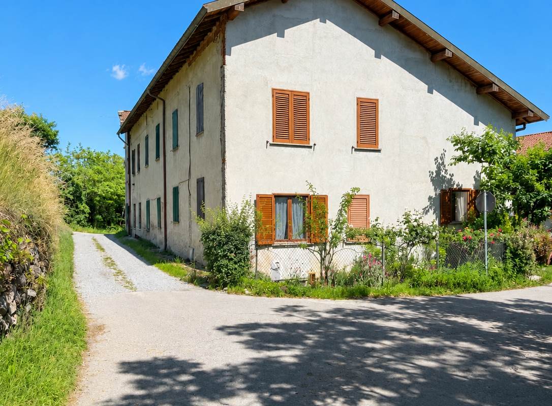 Capiago Intimiano zona verde - Cascina Pelada RUSTICO E TERRENO