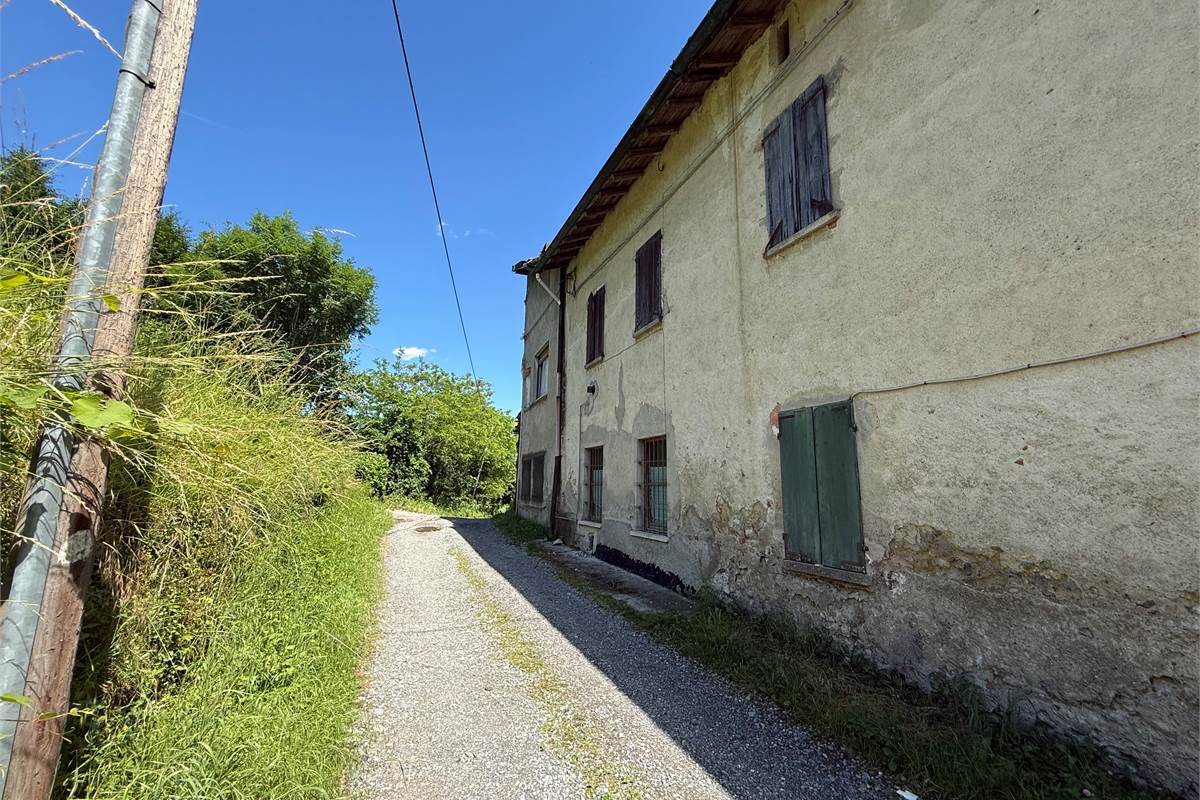 Capiago Intimiano zona verde - Cascina Pelada RUSTICO E TERRENO