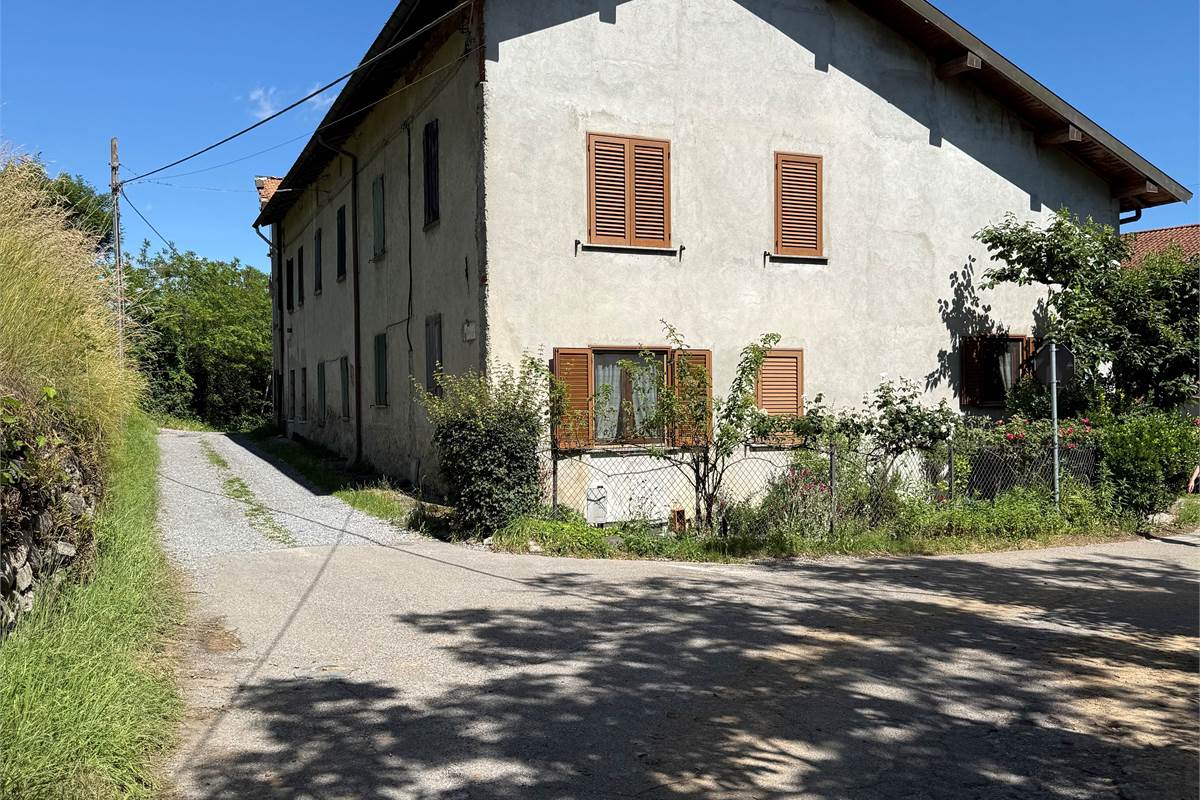 Capiago Intimiano zona verde - Cascina Pelada RUSTICO E TERRENO