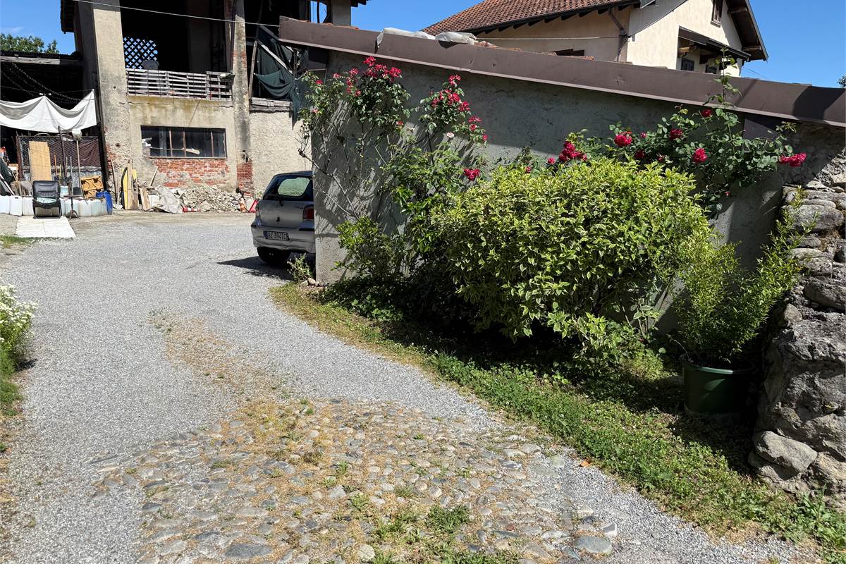 Capiago Intimiano zona verde - Cascina Pelada RUSTICO E TERRENO