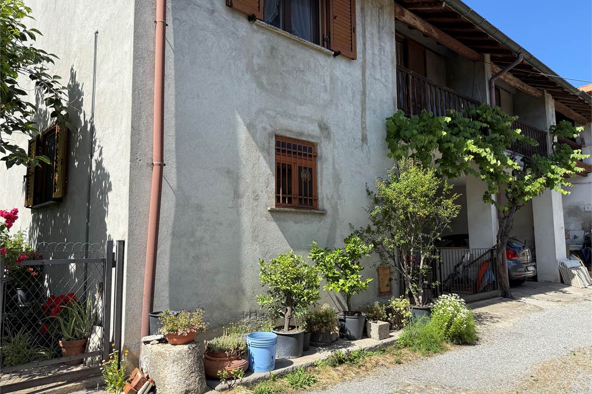 Capiago Intimiano zona verde - Cascina Pelada RUSTICO E TERRENO
