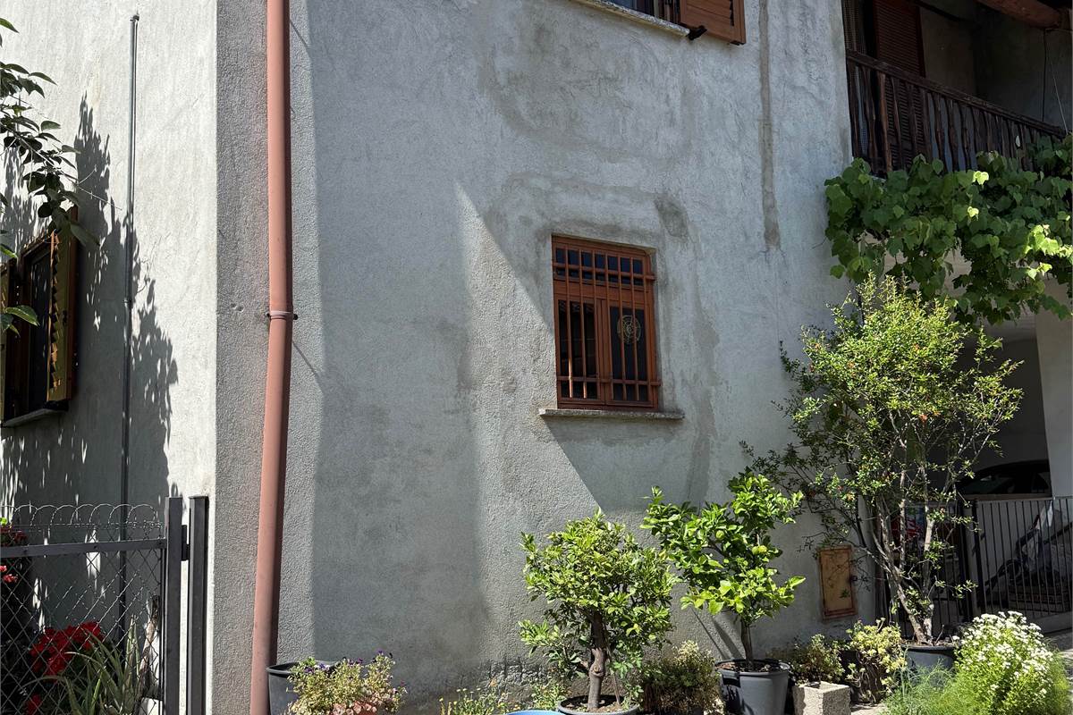 Capiago Intimiano zona verde - Cascina Pelada RUSTICO E TERRENO