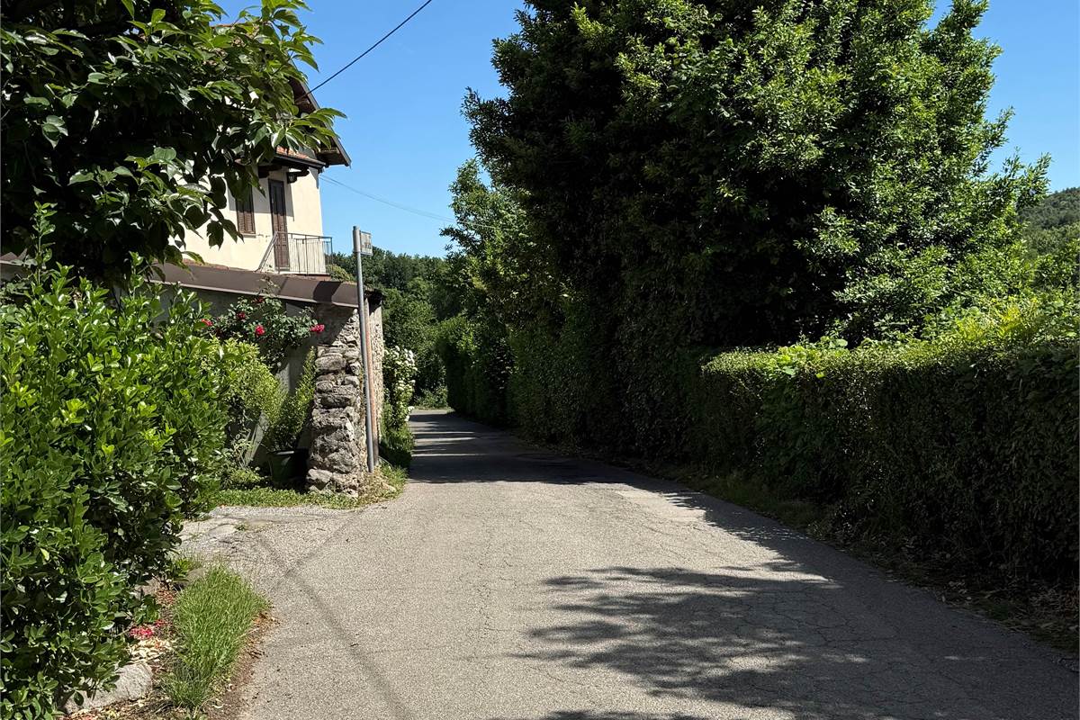 Capiago Intimiano zona verde - Cascina Pelada RUSTICO E TERRENO
