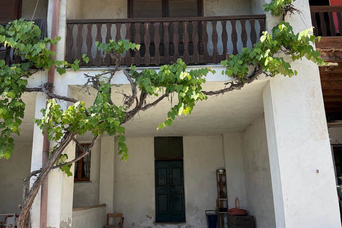 Capiago Intimiano zona verde - Cascina Pelada RUSTICO E TERRENO