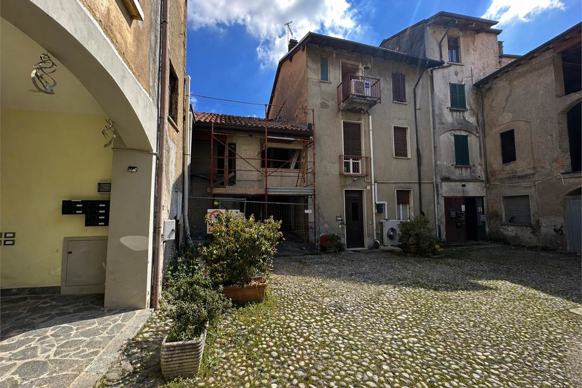 LOMAZZO MANERA NUOVO BILOCALE IN CORTE 