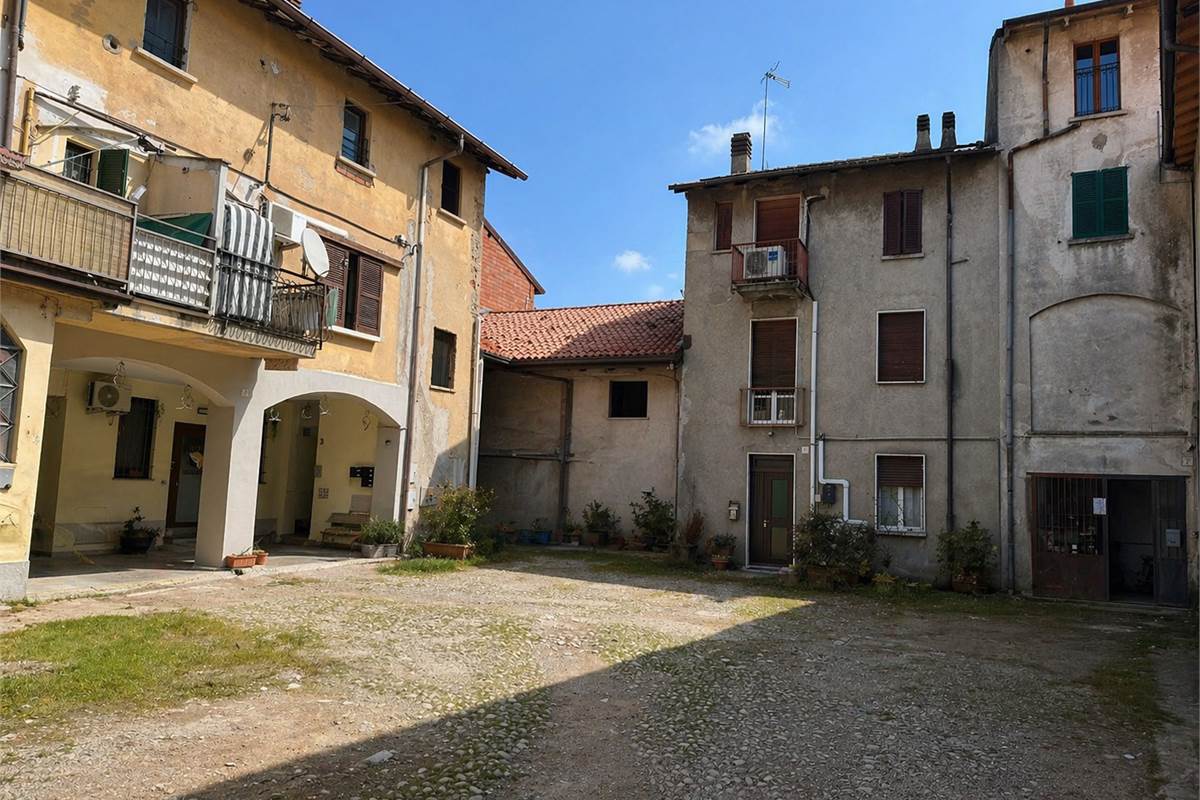 LOMAZZO MANERA NUOVO BILOCALE IN CORTE 