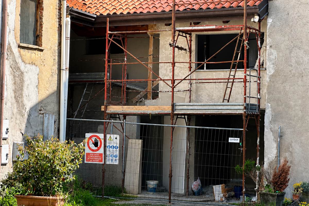 LOMAZZO MANERA NUOVO BILOCALE IN CORTE 