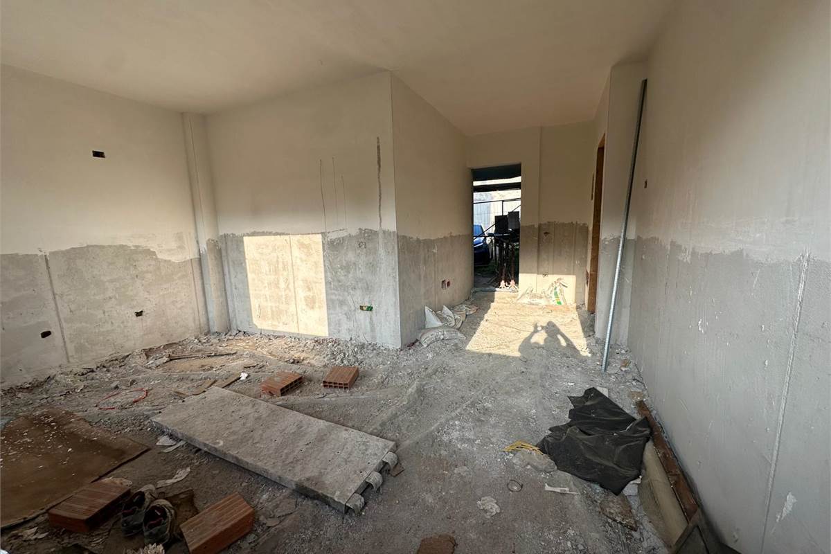 LOMAZZO MANERA NUOVO BILOCALE IN CORTE 