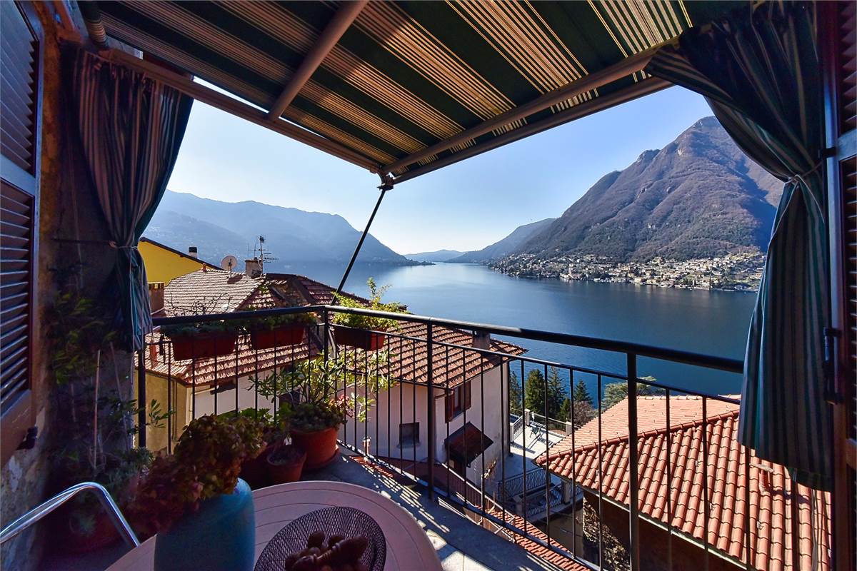 POGNANA LARIO - AFFASCINANTE PORZIONE DI CASA CON VISTA LAGO TERRAZZI E DEPANDANCE
