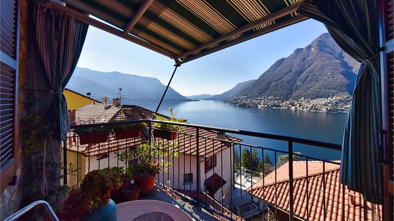 POGNANA LARIO - AFFASCINANTE PORZIONE DI CASA CON VISTA LAGO TERRAZZI E DEPANDANCE
