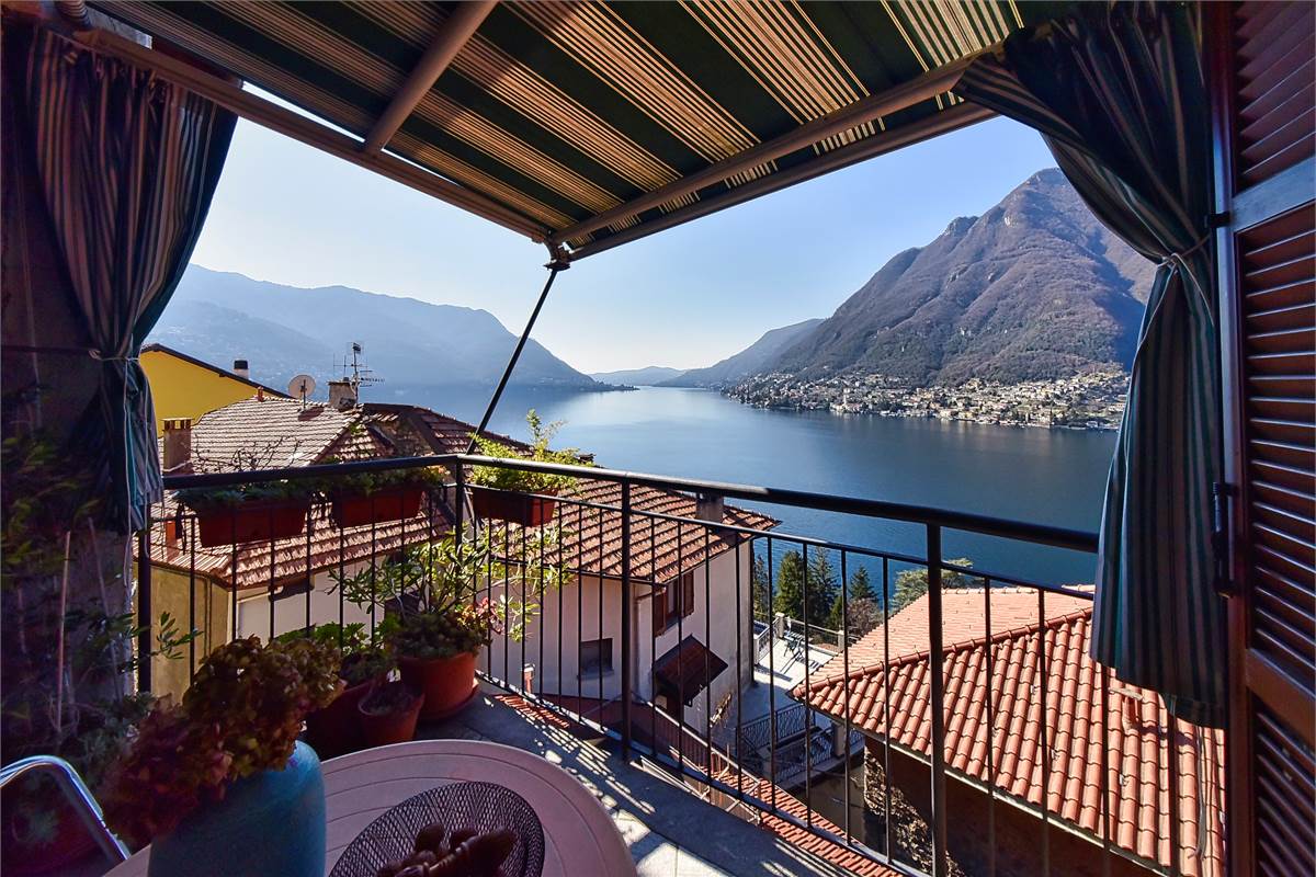 POGNANA LARIO - AFFASCINANTE PORZIONE DI CASA CON VISTA LAGO TERRAZZI E DEPANDANCE