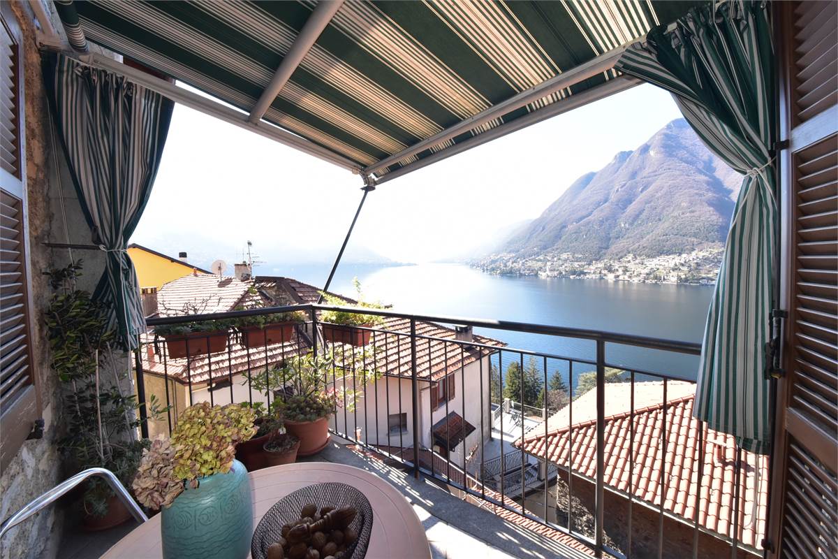 POGNANA LARIO - AFFASCINANTE PORZIONE DI CASA CON VISTA LAGO TERRAZZI E DEPANDANCE