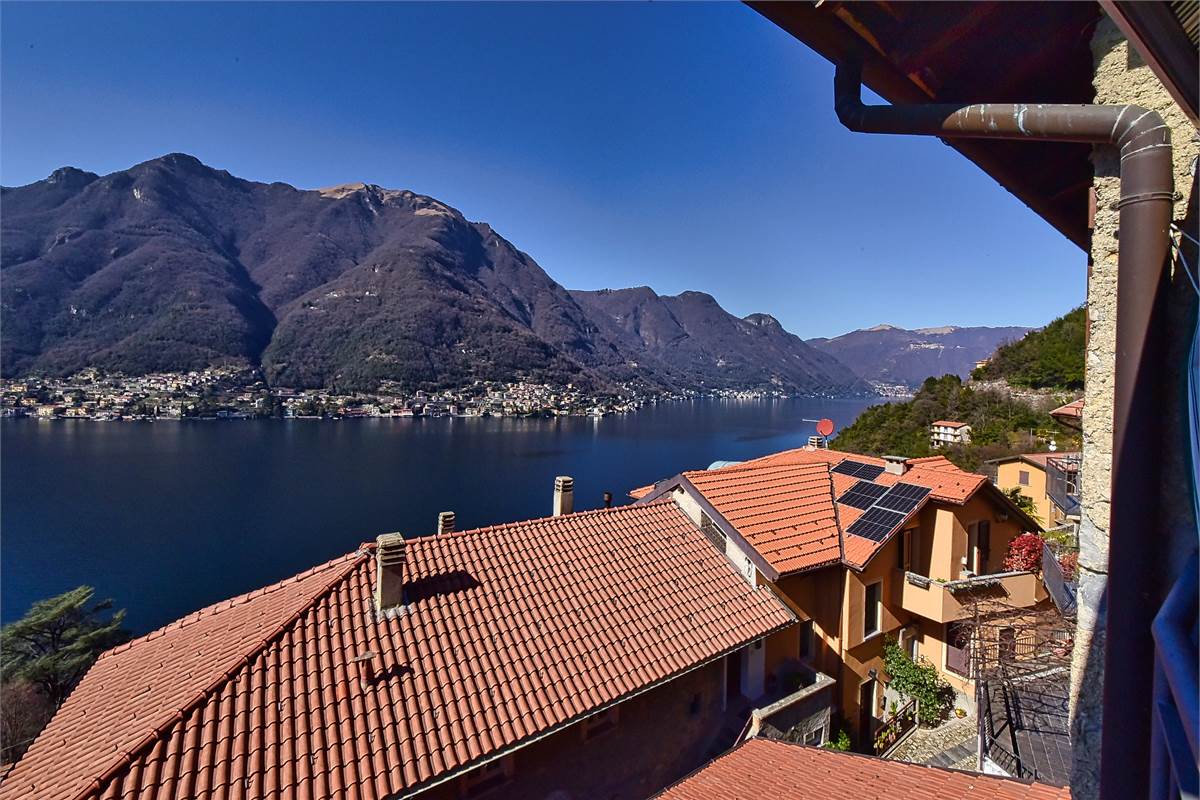 POGNANA LARIO - AFFASCINANTE PORZIONE DI CASA CON VISTA LAGO TERRAZZI E DEPANDANCE