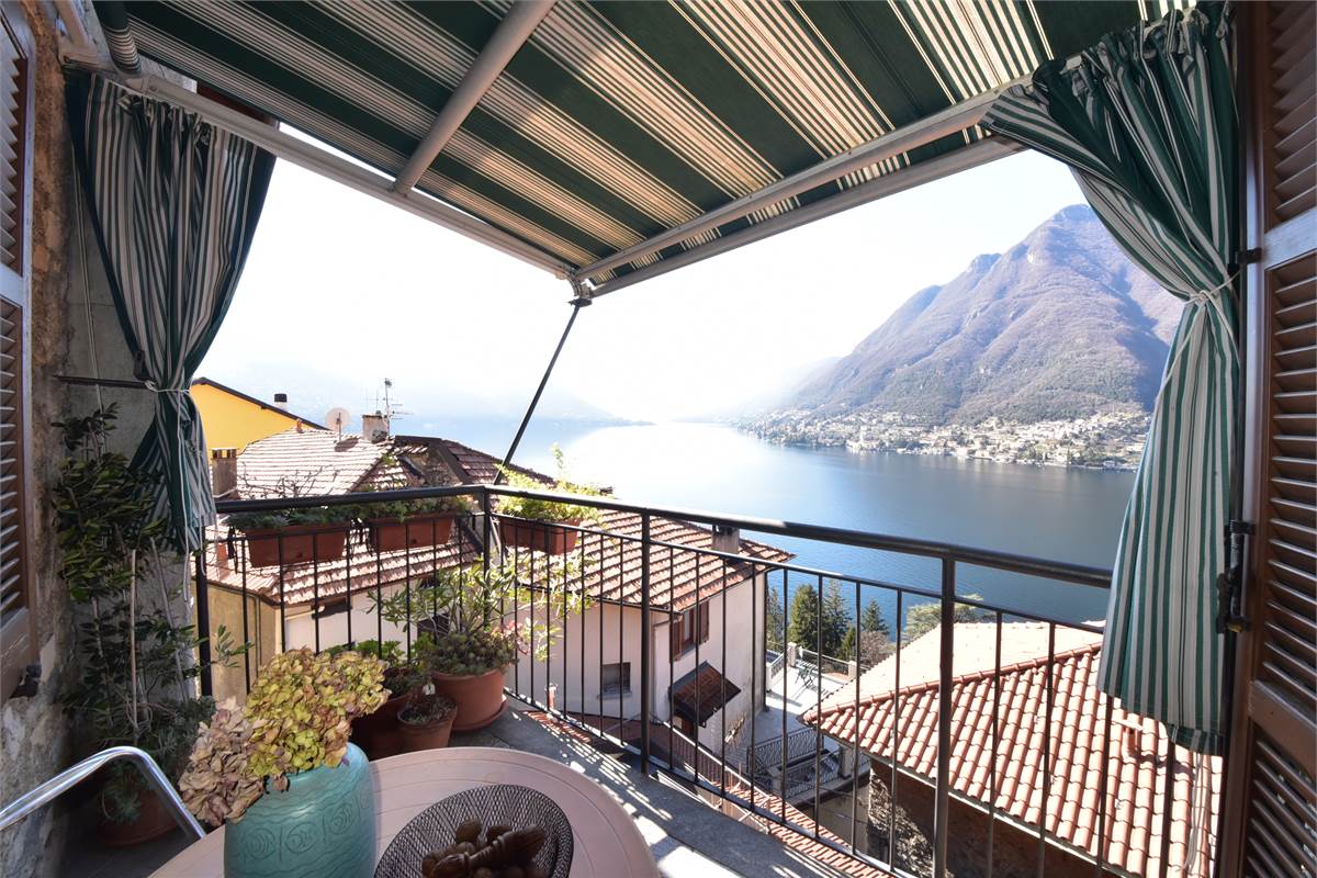 POGNANA LARIO - AFFASCINANTE PORZIONE DI CASA CON VISTA LAGO TERRAZZI E DEPANDANCE