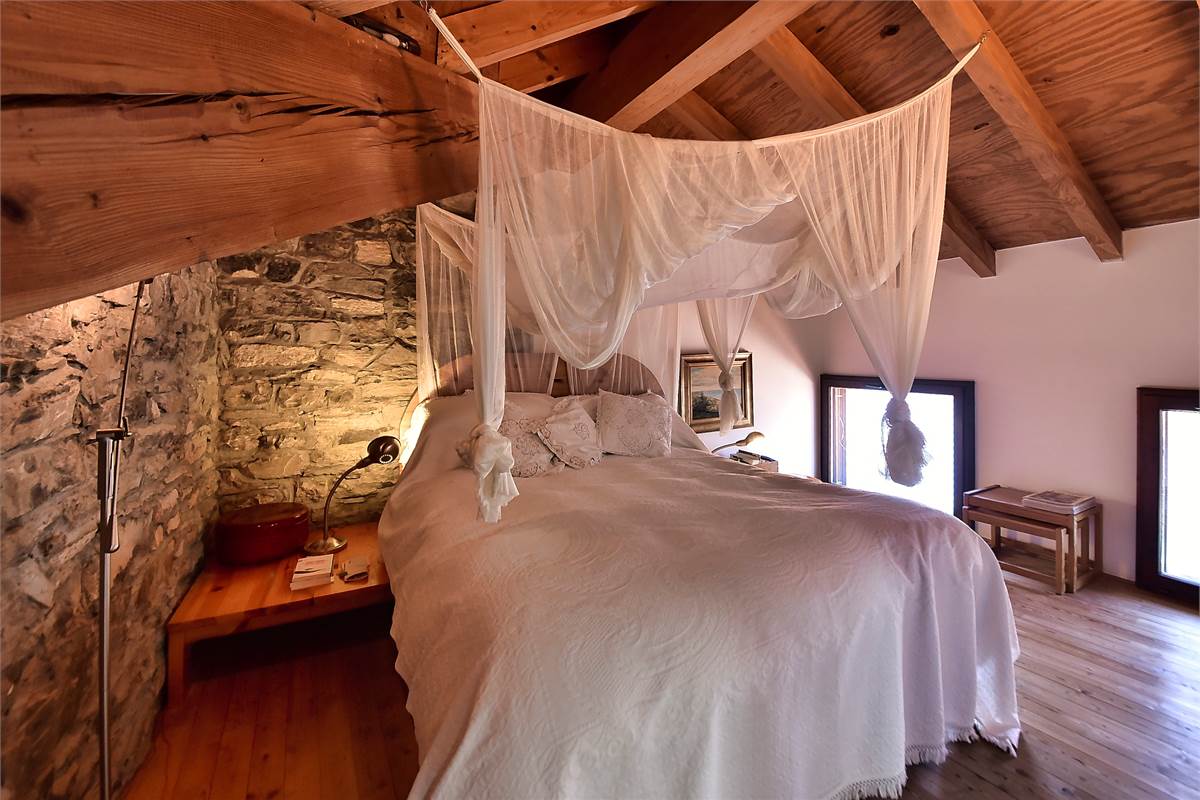 POGNANA LARIO - AFFASCINANTE PORZIONE DI CASA CON VISTA LAGO TERRAZZI E DEPANDANCE