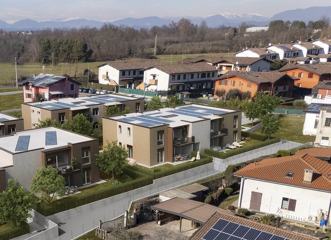 BREGNANO AMPIO TRILOCALE CON GIARDINO DI NUOVA COSTRUZIONE