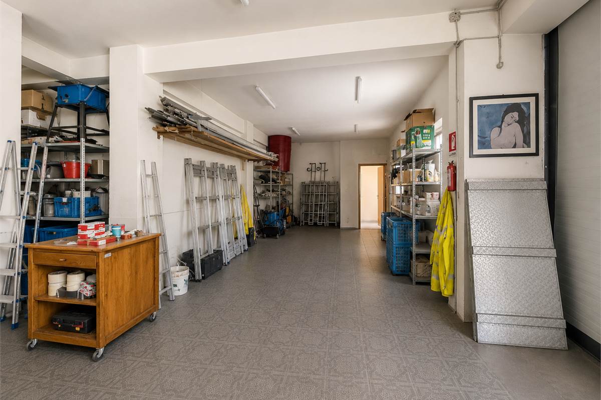 Fenegrò Capannone di media dimensione