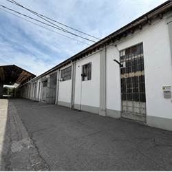 Fenegrò Capannone di media dimensione