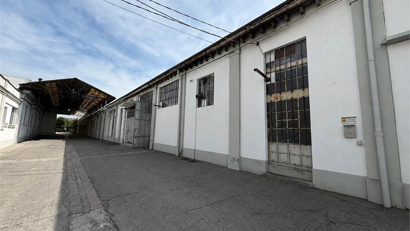 Fenegrò Capannone di media dimensione