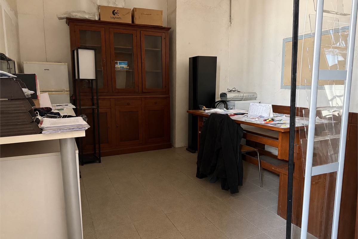 Fenegrò Capannone di media dimensione