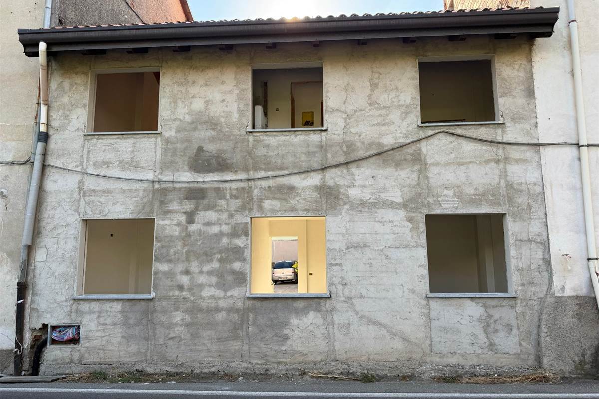 LOMAZZO MANERA NUOVO BILOCALE IN CORTE