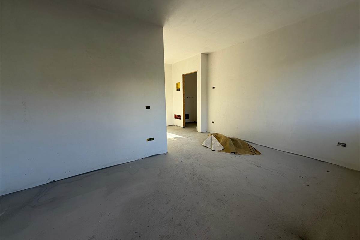 LOMAZZO MANERA NUOVO BILOCALE IN CORTE