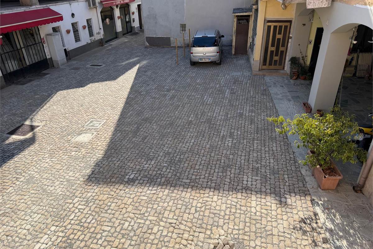 LOMAZZO MANERA NUOVO BILOCALE IN CORTE
